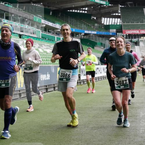 05.10.2025 - 20. swb-Marathon Bremen Michael Burmester http://msf.ph/oto/9329748 05.10.2025 12:59:30 Laufen im Stadion 27, 99, 219, 226, 586, 667, 807, 978, 1043, 1229, 1516, 1548, 1598, 1711, 1843, 1854, 2663, 2782, 2797, 2866, 2941, 2945, 3086, 3087, 3141, 3592, 3747, 3888, 4095, 4113, 4380, 4395, 4486, 4536, 4827, 4909, 4967, 5123, 5493, 5510, 5530, 5584, 5722, 5891, 6030, 6374, 6439, 6561, 6624, 6882, 7169, 7185, 7201, 7262, 7311, 7312, 7398, 7421, 7467, 7511, 7550, 7906, 7929, 8097, 8214, 8247, 8258, 8355, 8372, 8485, 8699, 8981, 9024, 9072, 10526, 726, 1229 meine-sportfotos.de
