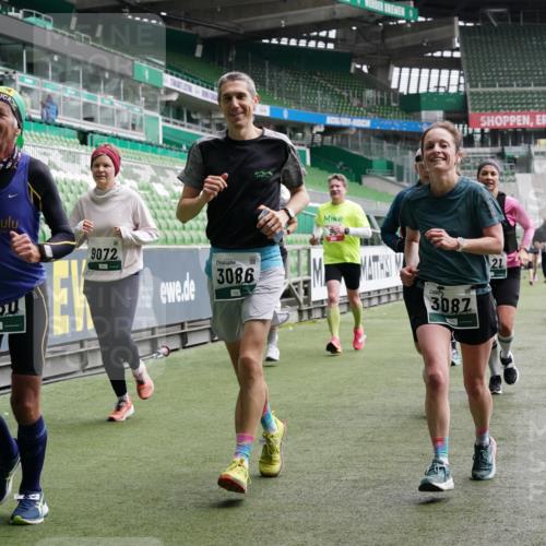 05.10.2025 - 20. swb-Marathon Bremen Michael Burmester http://msf.ph/oto/9329752 05.10.2025 12:59:30 Laufen im Stadion 27, 99, 219, 226, 586, 667, 807, 978, 1043, 1229, 1516, 1548, 1598, 1711, 1843, 1854, 2663, 2782, 2797, 2866, 2941, 2945, 3086, 3087, 3141, 3592, 3747, 3888, 4095, 4113, 4380, 4395, 4486, 4536, 4827, 4909, 4967, 5123, 5493, 5510, 5530, 5584, 5722, 5891, 6030, 6374, 6439, 6561, 6624, 6882, 7169, 7185, 7201, 7262, 7311, 7312, 7398, 7421, 7467, 7511, 7550, 7906, 7929, 8097, 8214, 8247, 8258, 8355, 8372, 8485, 8699, 8981, 9024, 9072, 10526, 726, 1229 meine-sportfotos.de
