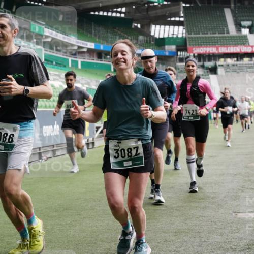 05.10.2025 - 20. swb-Marathon Bremen Michael Burmester http://msf.ph/oto/9329756 05.10.2025 12:59:31 Laufen im Stadion 27, 99, 219, 226, 586, 667, 807, 978, 1043, 1516, 1548, 1598, 1711, 1843, 1854, 2663, 2782, 2797, 2866, 2941, 2945, 3086, 3087, 3141, 3592, 3747, 3888, 4095, 4113, 4380, 4395, 4486, 4536, 4827, 4909, 4967, 5123, 5493, 5510, 5530, 5584, 5722, 5891, 6030, 6374, 6439, 6561, 6624, 6882, 7169, 7185, 7201, 7262, 7295, 7311, 7312, 7398, 7421, 7467, 7511, 7550, 7906, 7929, 8097, 8214, 8247, 8258, 8355, 8372, 8485, 8699, 8981, 9024, 9072, 10526, 586, 726, 1229 meine-sportfotos.de