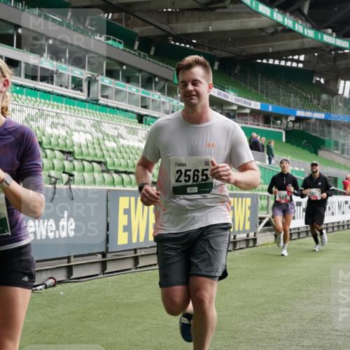 05.10.2025 - 20. swb-Marathon Bremen Michael Burmester http://msf.ph/oto/9329762 05.10.2025 13:01:29 Laufen im Stadion 58, 72, 152, 156, 335, 440, 488, 493, 546, 672, 979, 1082, 1238, 1273, 1361, 1732, 1759, 1893, 1933, 1973, 1996, 1998, 2096, 2102, 2196, 2235, 2245, 2330, 2369, 2433, 2446, 2555, 2565, 2661, 2668, 2706, 2712, 2796, 2918, 2991, 2995, 3208, 3209, 3360, 3387, 3604, 3662, 3663, 3673, 3877, 3979, 4086, 4128, 4263, 4329, 4364, 4618, 4882, 4947, 4980, 5011, 5048, 5080, 5121, 5150, 5309, 5414, 5557, 5570, 5580, 5727, 5731, 5752, 5985, 6082, 52, 575, 1017 meine-sportfotos.de