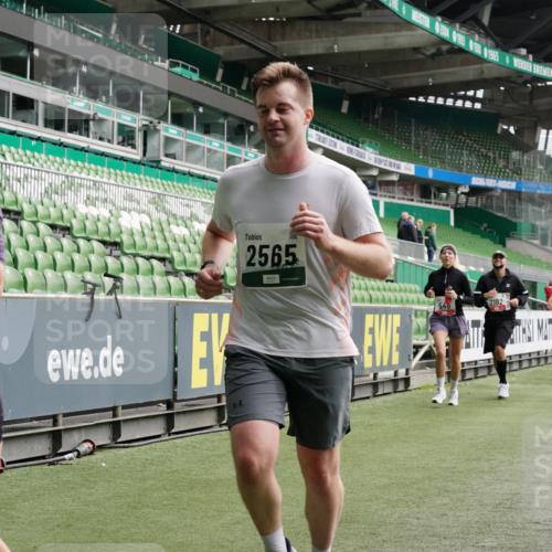 05.10.2025 - 20. swb-Marathon Bremen Michael Burmester http://msf.ph/oto/9329766 05.10.2025 13:01:29 Laufen im Stadion 58, 72, 152, 156, 335, 440, 488, 493, 546, 672, 979, 1082, 1238, 1273, 1361, 1732, 1759, 1893, 1933, 1973, 1996, 1998, 2096, 2102, 2196, 2235, 2245, 2330, 2369, 2433, 2446, 2555, 2565, 2661, 2668, 2706, 2712, 2796, 2918, 2991, 2995, 3208, 3209, 3360, 3387, 3604, 3662, 3663, 3673, 3877, 3979, 4086, 4128, 4263, 4329, 4364, 4618, 4882, 4947, 4980, 5011, 5048, 5080, 5121, 5150, 5309, 5414, 5557, 5570, 5580, 5727, 5731, 5752, 5985, 6082, 52, 575, 1017 meine-sportfotos.de