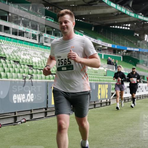 05.10.2025 - 20. swb-Marathon Bremen Michael Burmester http://msf.ph/oto/9329770 05.10.2025 13:01:29 Laufen im Stadion 58, 72, 152, 156, 335, 440, 488, 493, 546, 672, 979, 1082, 1238, 1273, 1361, 1732, 1759, 1893, 1933, 1973, 1996, 1998, 2096, 2102, 2196, 2235, 2245, 2330, 2369, 2433, 2446, 2555, 2565, 2661, 2668, 2706, 2712, 2796, 2918, 2991, 2995, 3208, 3209, 3360, 3387, 3604, 3662, 3663, 3673, 3877, 3979, 4086, 4128, 4263, 4329, 4364, 4618, 4882, 4947, 4980, 5011, 5048, 5080, 5121, 5150, 5309, 5414, 5557, 5570, 5580, 5727, 5731, 5752, 5985, 6082, 52, 575, 1017 meine-sportfotos.de