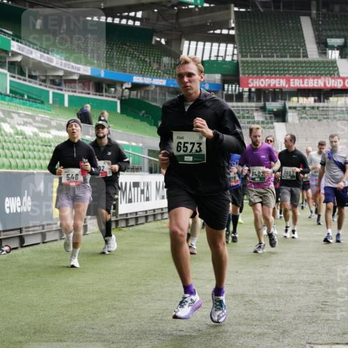 05.10.2025 - 20. swb-Marathon Bremen Michael Burmester http://msf.ph/oto/9329775 05.10.2025 13:01:30 Laufen im Stadion 58, 72, 152, 156, 335, 440, 488, 493, 546, 672, 979, 1082, 1238, 1273, 1361, 1732, 1759, 1893, 1933, 1973, 1996, 1998, 2096, 2102, 2196, 2235, 2245, 2330, 2369, 2433, 2446, 2555, 2565, 2661, 2706, 2712, 2796, 2918, 2991, 2995, 3208, 3209, 3360, 3387, 3604, 3662, 3663, 3673, 3877, 3979, 4086, 4128, 4263, 4329, 4364, 4618, 4882, 4947, 4980, 5011, 5048, 5080, 5121, 5150, 5309, 5414, 5557, 5570, 5580, 5727, 5731, 5752, 5985, 6082, 52, 1017 meine-sportfotos.de