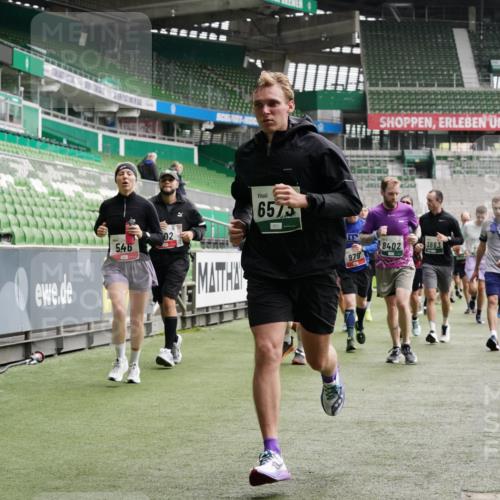 05.10.2025 - 20. swb-Marathon Bremen Michael Burmester http://msf.ph/oto/9329779 05.10.2025 13:01:31 Laufen im Stadion 58, 152, 156, 335, 428, 440, 488, 493, 546, 672, 979, 1082, 1238, 1273, 1361, 1732, 1759, 1893, 1933, 1973, 1996, 1998, 2096, 2102, 2196, 2235, 2245, 2330, 2369, 2433, 2446, 2555, 2565, 2661, 2706, 2712, 2796, 2918, 2991, 2995, 3208, 3209, 3360, 3387, 3604, 3662, 3663, 3673, 3877, 4086, 4128, 4263, 4329, 4364, 4618, 4882, 4947, 4980, 5011, 5048, 5080, 5121, 5150, 5309, 5414, 5557, 5570, 5580, 5727, 5731, 5752, 5985, 6082, 52, 1017 meine-sportfotos.de