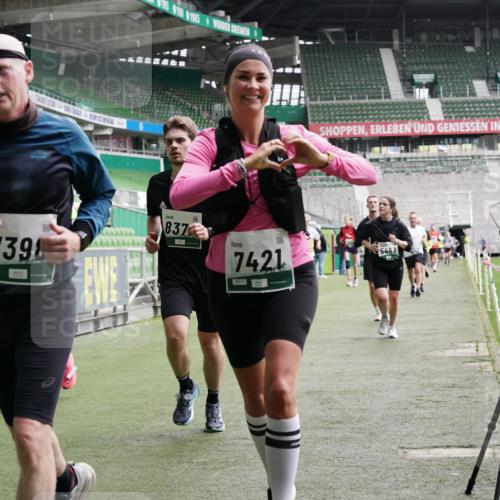 05.10.2025 - 20. swb-Marathon Bremen Michael Burmester http://msf.ph/oto/9329784 05.10.2025 12:59:32 Laufen im Stadion 27, 99, 219, 226, 667, 807, 978, 1043, 1516, 1525, 1548, 1598, 1711, 1843, 1854, 2663, 2782, 2797, 2866, 2941, 2945, 3086, 3087, 3141, 3592, 3747, 3888, 4095, 4113, 4220, 4380, 4395, 4486, 4536, 4827, 4909, 4967, 5123, 5493, 5510, 5530, 5584, 5722, 5891, 6030, 6374, 6439, 6561, 6624, 6882, 7169, 7185, 7201, 7262, 7295, 7311, 7312, 7398, 7421, 7467, 7511, 7550, 7679, 7906, 7929, 8097, 8214, 8247, 8258, 8355, 8372, 8485, 8699, 8981, 9024, 9072, 10526, 586, 1229 meine-sportfotos.de