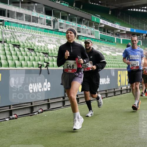 05.10.2025 - 20. swb-Marathon Bremen Michael Burmester http://msf.ph/oto/9329787 05.10.2025 13:01:33 Laufen im Stadion 58, 152, 156, 335, 428, 440, 488, 493, 546, 672, 979, 1082, 1238, 1273, 1361, 1732, 1759, 1893, 1933, 1973, 1996, 1998, 2096, 2102, 2196, 2235, 2245, 2330, 2369, 2433, 2555, 2565, 2661, 2706, 2712, 2796, 2918, 2991, 2995, 3053, 3208, 3209, 3360, 3387, 3604, 3662, 3663, 3673, 3877, 4086, 4128, 4263, 4329, 4364, 4618, 4882, 4947, 4980, 5011, 5048, 5080, 5121, 5150, 5309, 5414, 5557, 5570, 5580, 5727, 5731, 5752, 5985, 6082, 52 meine-sportfotos.de