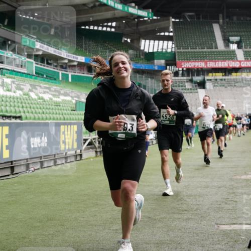 05.10.2025 - 20. swb-Marathon Bremen Michael Burmester http://msf.ph/oto/9329807 05.10.2025 12:59:36 Laufen im Stadion 27, 99, 219, 226, 667, 807, 954, 978, 1043, 1516, 1525, 1548, 1598, 1711, 1843, 1854, 2609, 2663, 2782, 2797, 2866, 2941, 2945, 3086, 3087, 3141, 3169, 3592, 3747, 3783, 3888, 4220, 4380, 4395, 4486, 4536, 4827, 4909, 4967, 5123, 5493, 5510, 5530, 5584, 5891, 6030, 6374, 6439, 6536, 6624, 6882, 7169, 7185, 7201, 7262, 7295, 7307, 7311, 7312, 7398, 7421, 7467, 7511, 7550, 7679, 7906, 7929, 8097, 8214, 8247, 8258, 8355, 8372, 8485, 8699, 8981, 9024, 9072, 10526, 586, 1229 meine-sportfotos.de