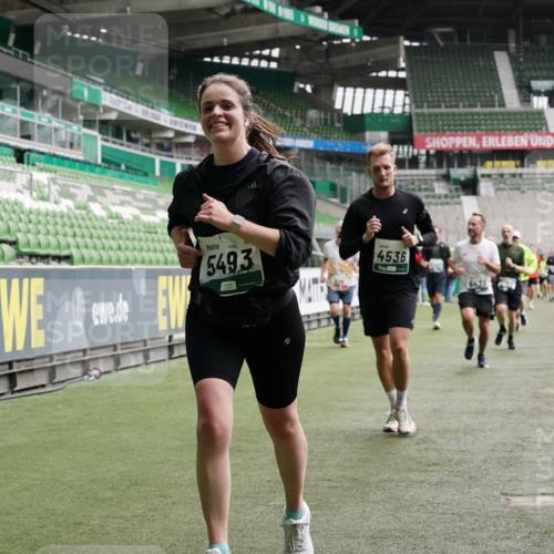 05.10.2025 - 20. swb-Marathon Bremen Michael Burmester http://msf.ph/oto/9329815 05.10.2025 12:59:36 Laufen im Stadion 27, 99, 219, 226, 667, 807, 954, 978, 1043, 1516, 1525, 1548, 1598, 1711, 1843, 1854, 2609, 2663, 2782, 2797, 2866, 2941, 2945, 3086, 3087, 3141, 3169, 3592, 3747, 3783, 3888, 4220, 4380, 4395, 4486, 4536, 4827, 4909, 4967, 5123, 5493, 5510, 5530, 5584, 5891, 6030, 6374, 6439, 6536, 6624, 6882, 7169, 7185, 7201, 7262, 7295, 7307, 7311, 7312, 7398, 7421, 7467, 7511, 7550, 7679, 7906, 7929, 8097, 8214, 8247, 8258, 8355, 8372, 8485, 8699, 8981, 9024, 9072, 10526, 586, 1229 meine-sportfotos.de
