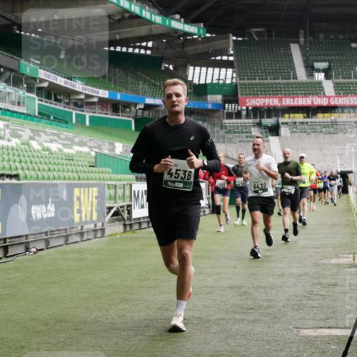 05.10.2025 - 20. swb-Marathon Bremen Michael Burmester http://msf.ph/oto/9329819 05.10.2025 12:59:37 Laufen im Stadion 27, 99, 219, 226, 667, 807, 954, 978, 1043, 1516, 1525, 1548, 1598, 1711, 1843, 1854, 2609, 2663, 2782, 2797, 2866, 2941, 2945, 3086, 3087, 3141, 3169, 3592, 3747, 3783, 3888, 4181, 4220, 4380, 4395, 4486, 4536, 4827, 4909, 4967, 5123, 5493, 5510, 5530, 5584, 5891, 6030, 6374, 6439, 6536, 6624, 6882, 7169, 7185, 7201, 7262, 7295, 7307, 7311, 7312, 7398, 7421, 7467, 7511, 7550, 7679, 7906, 7929, 8097, 8214, 8247, 8258, 8355, 8372, 8485, 8699, 8981, 9024, 9072, 10526, 586, 1229 meine-sportfotos.de