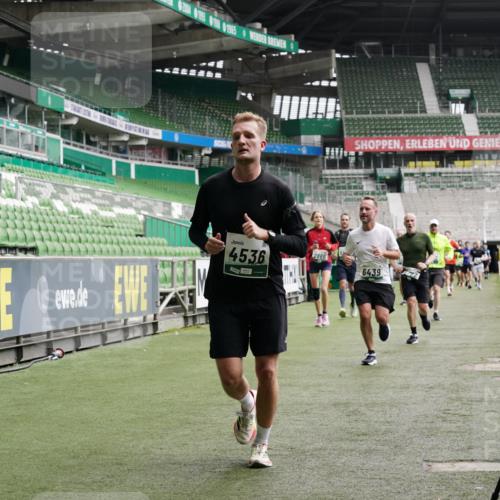 05.10.2025 - 20. swb-Marathon Bremen Michael Burmester http://msf.ph/oto/9329823 05.10.2025 12:59:37 Laufen im Stadion 27, 99, 219, 226, 667, 807, 954, 978, 1043, 1516, 1525, 1548, 1598, 1711, 1843, 1854, 2609, 2663, 2782, 2797, 2866, 2941, 2945, 3086, 3087, 3141, 3169, 3592, 3747, 3783, 3888, 4181, 4220, 4380, 4395, 4486, 4536, 4827, 4909, 4967, 5123, 5493, 5510, 5530, 5584, 5891, 6030, 6374, 6439, 6536, 6624, 6882, 7169, 7185, 7201, 7262, 7295, 7307, 7311, 7312, 7398, 7421, 7467, 7511, 7550, 7679, 7906, 7929, 8097, 8214, 8247, 8258, 8355, 8372, 8485, 8699, 8981, 9024, 9072, 10526, 586, 1229 meine-sportfotos.de