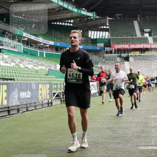 05.10.2025 - 20. swb-Marathon Bremen Michael Burmester http://msf.ph/oto/9329827 05.10.2025 12:59:37 Laufen im Stadion 27, 99, 219, 226, 667, 807, 954, 978, 1043, 1516, 1525, 1548, 1598, 1711, 1843, 1854, 2609, 2663, 2782, 2797, 2866, 2941, 2945, 3086, 3087, 3141, 3169, 3592, 3747, 3783, 3888, 4181, 4220, 4380, 4395, 4486, 4536, 4827, 4909, 4967, 5123, 5493, 5510, 5530, 5584, 5891, 6030, 6374, 6439, 6536, 6624, 6882, 7169, 7185, 7201, 7262, 7295, 7307, 7311, 7312, 7398, 7421, 7467, 7511, 7550, 7679, 7906, 7929, 8097, 8214, 8247, 8258, 8355, 8372, 8485, 8699, 8981, 9024, 9072, 10526, 586, 1229 meine-sportfotos.de