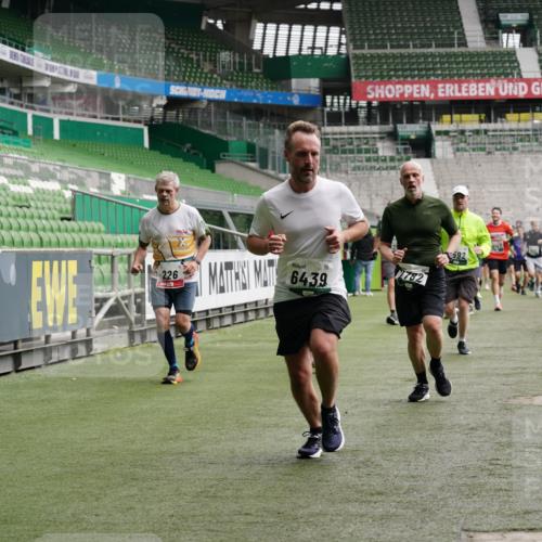 05.10.2025 - 20. swb-Marathon Bremen Michael Burmester http://msf.ph/oto/9329831 05.10.2025 12:59:39 Laufen im Stadion 27, 99, 219, 226, 667, 807, 860, 954, 978, 1043, 1516, 1525, 1548, 1598, 1711, 1843, 1854, 2609, 2663, 2782, 2797, 2866, 2941, 2945, 3086, 3087, 3169, 3230, 3592, 3747, 3783, 3888, 4181, 4220, 4380, 4395, 4486, 4536, 4827, 4909, 5123, 5493, 5510, 5530, 5584, 5891, 6030, 6374, 6439, 6536, 6624, 6674, 6882, 7169, 7185, 7201, 7262, 7295, 7307, 7311, 7312, 7398, 7421, 7467, 7511, 7550, 7679, 7906, 7929, 8097, 8214, 8247, 8258, 8372, 8485, 8699, 8981, 9024, 9072, 10526, 586, 1229 meine-sportfotos.de