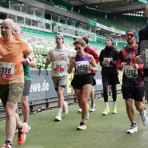 05.10.2025 - 20. swb-Marathon Bremen Michael Burmester http://msf.ph/oto/9329832 05.10.2025 13:01:37 Laufen im Stadion 58, 152, 156, 335, 428, 440, 488, 493, 546, 672, 979, 1082, 1238, 1273, 1361, 1732, 1759, 1893, 1933, 1973, 1996, 1998, 2096, 2102, 2196, 2235, 2245, 2330, 2369, 2433, 2555, 2565, 2661, 2706, 2712, 2796, 2918, 2991, 2995, 3053, 3208, 3209, 3387, 3662, 3663, 3673, 3877, 4086, 4128, 4263, 4329, 4364, 4409, 4618, 4705, 4882, 4947, 4980, 5048, 5080, 5121, 5150, 5309, 5414, 5557, 5570, 5580, 5727, 5731, 5752, 5934, 5985, 6082 meine-sportfotos.de