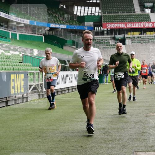 05.10.2025 - 20. swb-Marathon Bremen Michael Burmester http://msf.ph/oto/9329835 05.10.2025 12:59:39 Laufen im Stadion 27, 99, 219, 226, 667, 807, 860, 954, 978, 1043, 1516, 1525, 1548, 1598, 1711, 1843, 1854, 2609, 2663, 2782, 2797, 2866, 2941, 2945, 3086, 3087, 3169, 3230, 3592, 3747, 3783, 3888, 4181, 4220, 4380, 4395, 4486, 4536, 4827, 4909, 5123, 5493, 5510, 5530, 5584, 5891, 6030, 6374, 6439, 6536, 6624, 6674, 6882, 7169, 7185, 7201, 7262, 7295, 7307, 7311, 7312, 7398, 7421, 7467, 7511, 7550, 7679, 7906, 7929, 8097, 8214, 8247, 8258, 8372, 8485, 8699, 8981, 9024, 9072, 10526, 586, 1229 meine-sportfotos.de
