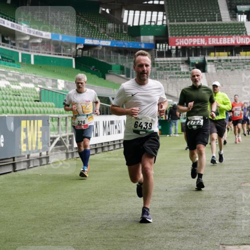 05.10.2025 - 20. swb-Marathon Bremen Michael Burmester http://msf.ph/oto/9329839 05.10.2025 12:59:39 Laufen im Stadion 27, 99, 219, 226, 667, 807, 860, 954, 978, 1043, 1516, 1525, 1548, 1598, 1711, 1843, 1854, 2609, 2663, 2782, 2797, 2866, 2941, 2945, 3086, 3087, 3169, 3230, 3592, 3747, 3783, 3888, 4181, 4220, 4380, 4395, 4486, 4536, 4827, 4909, 5123, 5493, 5510, 5530, 5584, 5891, 6030, 6374, 6439, 6536, 6624, 6674, 6882, 7169, 7185, 7201, 7262, 7295, 7307, 7311, 7312, 7398, 7421, 7467, 7511, 7550, 7679, 7906, 7929, 8097, 8214, 8247, 8258, 8372, 8485, 8699, 8981, 9024, 9072, 10526, 586, 1229 meine-sportfotos.de
