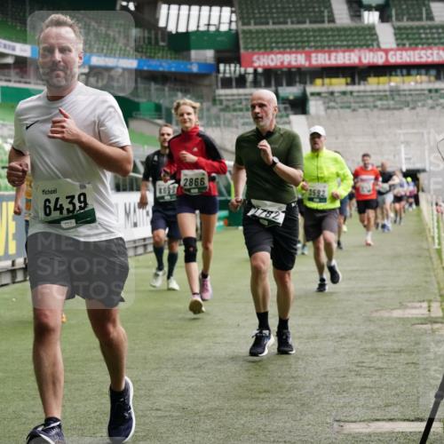 05.10.2025 - 20. swb-Marathon Bremen Michael Burmester http://msf.ph/oto/9329844 05.10.2025 12:59:40 Laufen im Stadion 27, 99, 219, 226, 667, 807, 860, 954, 978, 1043, 1516, 1525, 1548, 1598, 1711, 1843, 1854, 2609, 2663, 2782, 2797, 2866, 2941, 2945, 3086, 3087, 3104, 3169, 3230, 3592, 3747, 3783, 3888, 4181, 4220, 4380, 4395, 4486, 4536, 4827, 4909, 5123, 5493, 5510, 5530, 5584, 5891, 6030, 6374, 6439, 6536, 6674, 6882, 7169, 7185, 7201, 7262, 7295, 7307, 7398, 7421, 7467, 7511, 7550, 7679, 7906, 7929, 8097, 8214, 8247, 8258, 8372, 8485, 8699, 8981, 9024, 9072, 10526, 586, 1229 meine-sportfotos.de