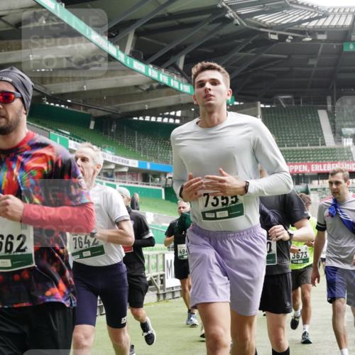 05.10.2025 - 20. swb-Marathon Bremen Michael Burmester http://msf.ph/oto/9329847 05.10.2025 13:01:38 Laufen im Stadion 58, 152, 156, 335, 428, 440, 488, 493, 546, 672, 772, 979, 1030, 1082, 1238, 1273, 1361, 1732, 1759, 1893, 1933, 1973, 1996, 1998, 2096, 2102, 2196, 2235, 2245, 2330, 2369, 2433, 2555, 2565, 2661, 2712, 2796, 2910, 2918, 2991, 2995, 3053, 3206, 3208, 3209, 3387, 3662, 3663, 3673, 3877, 4086, 4128, 4263, 4329, 4364, 4409, 4618, 4705, 4882, 4947, 4980, 5048, 5080, 5121, 5150, 5309, 5414, 5557, 5570, 5580, 5727, 5731, 5752, 5934, 5985, 6082, 6157 meine-sportfotos.de