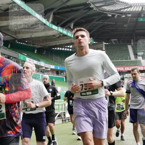 05.10.2025 - 20. swb-Marathon Bremen Michael Burmester http://msf.ph/oto/9329851 05.10.2025 13:01:38 Laufen im Stadion 58, 152, 156, 335, 428, 440, 488, 493, 546, 672, 772, 979, 1030, 1082, 1238, 1273, 1361, 1732, 1759, 1893, 1933, 1973, 1996, 1998, 2096, 2102, 2196, 2235, 2245, 2330, 2369, 2433, 2555, 2565, 2661, 2712, 2796, 2910, 2918, 2991, 2995, 3053, 3206, 3208, 3209, 3387, 3662, 3663, 3673, 3877, 4086, 4128, 4263, 4329, 4364, 4409, 4618, 4705, 4882, 4947, 4980, 5048, 5080, 5121, 5150, 5309, 5414, 5557, 5570, 5580, 5727, 5731, 5752, 5934, 5985, 6082, 6157 meine-sportfotos.de