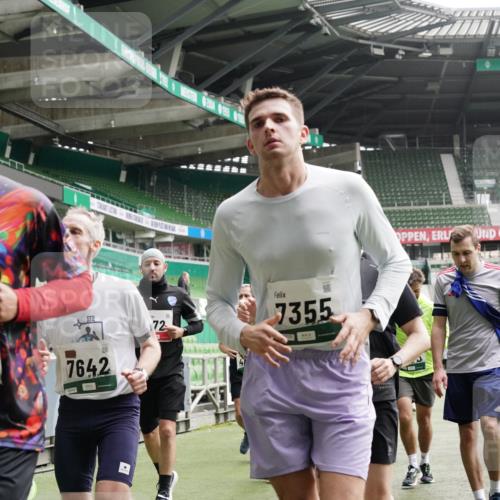 05.10.2025 - 20. swb-Marathon Bremen Michael Burmester http://msf.ph/oto/9329855 05.10.2025 13:01:38 Laufen im Stadion 58, 152, 156, 335, 428, 440, 488, 493, 546, 672, 772, 979, 1030, 1082, 1238, 1273, 1361, 1732, 1759, 1893, 1933, 1973, 1996, 1998, 2096, 2102, 2196, 2235, 2245, 2330, 2369, 2433, 2555, 2565, 2661, 2712, 2796, 2910, 2918, 2991, 2995, 3053, 3206, 3208, 3209, 3387, 3662, 3663, 3673, 3877, 4086, 4128, 4263, 4329, 4364, 4409, 4618, 4705, 4882, 4947, 4980, 5048, 5080, 5121, 5150, 5309, 5414, 5557, 5570, 5580, 5727, 5731, 5752, 5934, 5985, 6082, 6157 meine-sportfotos.de