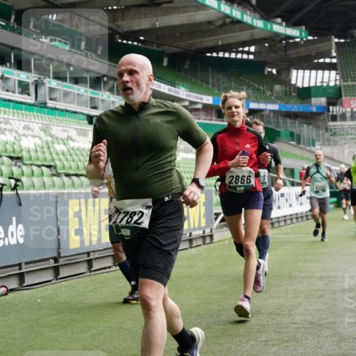 05.10.2025 - 20. swb-Marathon Bremen Michael Burmester http://msf.ph/oto/9329868 05.10.2025 12:59:42 Laufen im Stadion 27, 99, 226, 667, 807, 860, 954, 978, 1043, 1516, 1525, 1548, 1598, 1711, 1843, 1854, 2609, 2663, 2782, 2797, 2866, 2941, 2945, 3086, 3087, 3104, 3169, 3230, 3592, 3747, 3783, 3888, 4181, 4220, 4380, 4395, 4486, 4536, 4827, 4909, 5493, 5510, 5530, 5891, 6030, 6126, 6374, 6439, 6536, 6674, 6882, 7169, 7201, 7262, 7295, 7307, 7398, 7421, 7467, 7511, 7550, 7679, 7906, 7929, 8097, 8214, 8247, 8258, 8372, 8485, 8699, 8981, 9024, 9072, 10526, 219, 586, 1229 meine-sportfotos.de