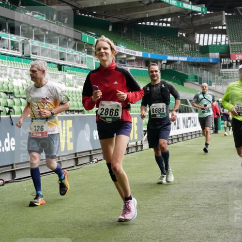 05.10.2025 - 20. swb-Marathon Bremen Michael Burmester http://msf.ph/oto/9329872 05.10.2025 12:59:42 Laufen im Stadion 27, 99, 226, 667, 807, 860, 954, 978, 1043, 1516, 1525, 1548, 1598, 1711, 1843, 1854, 2609, 2663, 2782, 2797, 2866, 2941, 2945, 3086, 3087, 3104, 3169, 3230, 3592, 3747, 3783, 3888, 4181, 4220, 4380, 4395, 4486, 4536, 4827, 4909, 5493, 5510, 5530, 5891, 6030, 6126, 6374, 6439, 6536, 6674, 6882, 7169, 7201, 7262, 7295, 7307, 7398, 7421, 7467, 7511, 7550, 7679, 7906, 7929, 8097, 8214, 8247, 8258, 8372, 8485, 8699, 8981, 9024, 9072, 10526, 219, 586, 1229 meine-sportfotos.de