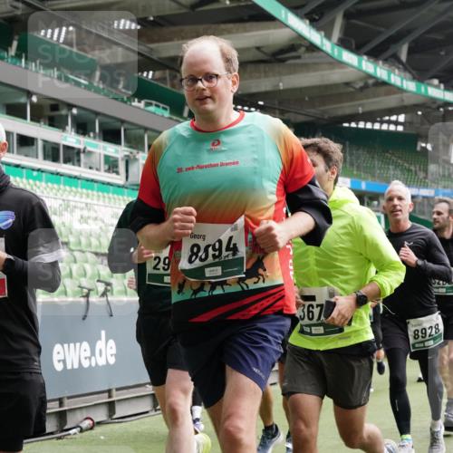 05.10.2025 - 20. swb-Marathon Bremen Michael Burmester http://msf.ph/oto/9329875 05.10.2025 13:01:40 Laufen im Stadion 58, 152, 156, 335, 428, 440, 488, 493, 546, 672, 772, 979, 1030, 1082, 1238, 1273, 1348, 1361, 1452, 1732, 1759, 1893, 1933, 1973, 1996, 1998, 2096, 2102, 2196, 2235, 2245, 2330, 2433, 2555, 2565, 2712, 2796, 2910, 2918, 2991, 2995, 3053, 3206, 3208, 3209, 3387, 3662, 3663, 3673, 3877, 4017, 4018, 4086, 4128, 4329, 4364, 4409, 4618, 4705, 4882, 4947, 4980, 5048, 5080, 5121, 5150, 5309, 5414, 5557, 5570, 5580, 5727, 5731, 5752, 5934, 5985, 6082, 6157 meine-sportfotos.de
