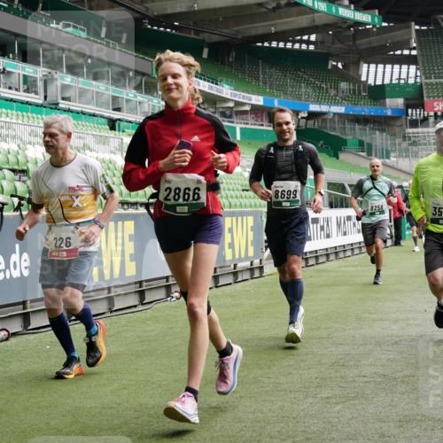 05.10.2025 - 20. swb-Marathon Bremen Michael Burmester http://msf.ph/oto/9329876 05.10.2025 12:59:42 Laufen im Stadion 27, 99, 226, 667, 807, 860, 954, 978, 1043, 1516, 1525, 1548, 1598, 1711, 1843, 1854, 2609, 2663, 2782, 2797, 2866, 2941, 2945, 3086, 3087, 3104, 3169, 3230, 3592, 3747, 3783, 3888, 4181, 4220, 4380, 4395, 4486, 4536, 4827, 4909, 5493, 5510, 5530, 5891, 6030, 6126, 6374, 6439, 6536, 6674, 6882, 7169, 7201, 7262, 7295, 7307, 7398, 7421, 7467, 7511, 7550, 7679, 7906, 7929, 8097, 8214, 8247, 8258, 8372, 8485, 8699, 8981, 9024, 9072, 10526, 219, 586, 1229 meine-sportfotos.de