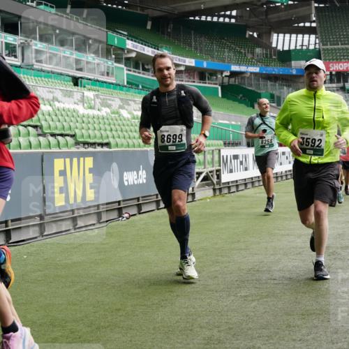 05.10.2025 - 20. swb-Marathon Bremen Michael Burmester http://msf.ph/oto/9329880 05.10.2025 12:59:43 Laufen im Stadion 27, 99, 226, 667, 807, 860, 954, 978, 1043, 1516, 1525, 1548, 1598, 1711, 1843, 1854, 2609, 2663, 2782, 2797, 2866, 2941, 2945, 3086, 3087, 3104, 3169, 3230, 3592, 3747, 3783, 3888, 4181, 4220, 4380, 4395, 4486, 4536, 4824, 4827, 5493, 5510, 5530, 6030, 6126, 6374, 6439, 6536, 6674, 6882, 7169, 7201, 7262, 7295, 7307, 7398, 7421, 7467, 7511, 7598, 7679, 7906, 7929, 8097, 8214, 8258, 8372, 8485, 8699, 8981, 9024, 9072, 10526, 219, 586, 1229 meine-sportfotos.de