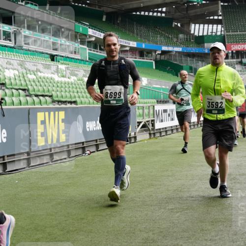 05.10.2025 - 20. swb-Marathon Bremen Michael Burmester http://msf.ph/oto/9329885 05.10.2025 12:59:43 Laufen im Stadion 27, 99, 226, 667, 807, 860, 954, 978, 1043, 1516, 1525, 1548, 1598, 1711, 1843, 1854, 2609, 2663, 2782, 2797, 2866, 2941, 2945, 3086, 3087, 3104, 3169, 3230, 3592, 3747, 3783, 3888, 4181, 4220, 4380, 4395, 4486, 4536, 4824, 4827, 5493, 5510, 5530, 6030, 6126, 6374, 6439, 6536, 6674, 6882, 7169, 7201, 7262, 7295, 7307, 7398, 7421, 7467, 7511, 7598, 7679, 7906, 7929, 8097, 8214, 8258, 8372, 8485, 8699, 8981, 9024, 9072, 10526, 219, 586, 1229 meine-sportfotos.de