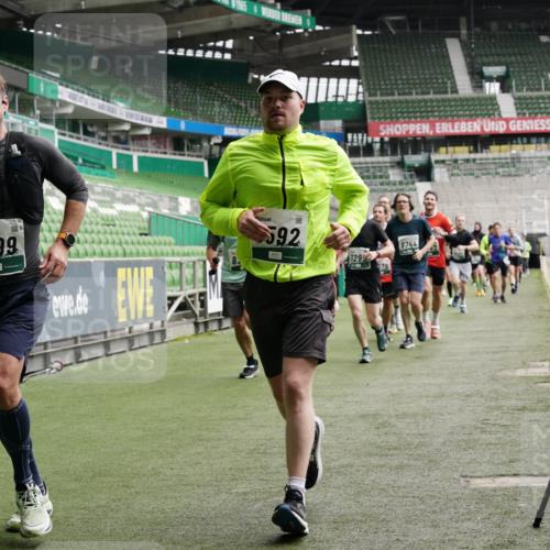 05.10.2025 - 20. swb-Marathon Bremen Michael Burmester http://msf.ph/oto/9329889 05.10.2025 12:59:44 Laufen im Stadion 27, 99, 226, 667, 807, 860, 954, 978, 1043, 1516, 1525, 1548, 1598, 1711, 1843, 1854, 2609, 2663, 2782, 2866, 2941, 2945, 3086, 3087, 3104, 3169, 3230, 3592, 3747, 3783, 3888, 4181, 4220, 4380, 4395, 4486, 4536, 4824, 4827, 5493, 5510, 5530, 6030, 6126, 6374, 6439, 6536, 6674, 6881, 6882, 7169, 7201, 7262, 7295, 7307, 7398, 7421, 7467, 7511, 7537, 7598, 7679, 7906, 7929, 8097, 8214, 8258, 8372, 8485, 8699, 8981, 9024, 9072, 10526, 219, 586, 667, 1229 meine-sportfotos.de