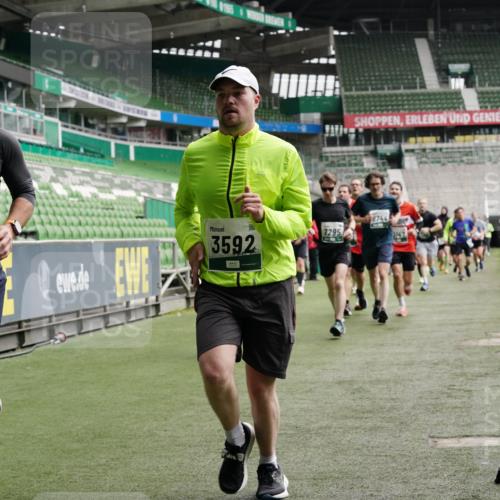 05.10.2025 - 20. swb-Marathon Bremen Michael Burmester http://msf.ph/oto/9329897 05.10.2025 12:59:44 Laufen im Stadion 27, 99, 226, 667, 807, 860, 954, 978, 1043, 1516, 1525, 1548, 1598, 1711, 1843, 1854, 2609, 2663, 2782, 2866, 2941, 2945, 3086, 3087, 3104, 3169, 3230, 3592, 3747, 3783, 3888, 4181, 4220, 4380, 4395, 4486, 4536, 4824, 4827, 5493, 5510, 5530, 6030, 6126, 6374, 6439, 6536, 6674, 6881, 6882, 7169, 7201, 7262, 7295, 7307, 7398, 7421, 7467, 7511, 7537, 7598, 7679, 7906, 7929, 8097, 8214, 8258, 8372, 8485, 8699, 8981, 9024, 9072, 10526, 219, 586, 667, 1229 meine-sportfotos.de