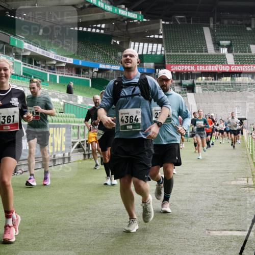 05.10.2025 - 20. swb-Marathon Bremen Michael Burmester http://msf.ph/oto/9329910 05.10.2025 13:01:44 Laufen im Stadion 58, 152, 156, 335, 428, 440, 488, 493, 546, 672, 772, 979, 1030, 1082, 1238, 1256, 1348, 1361, 1452, 1732, 1759, 1856, 1893, 1899, 1933, 1996, 2096, 2102, 2235, 2245, 2306, 2330, 2433, 2555, 2565, 2712, 2796, 2910, 2912, 2918, 2991, 2995, 3053, 3206, 3208, 3209, 3387, 3525, 3526, 3662, 3663, 3673, 3877, 4017, 4018, 4086, 4128, 4329, 4364, 4409, 4444, 4618, 4705, 4882, 4947, 4980, 5048, 5080, 5121, 5150, 5309, 5414, 5557, 5570, 5580, 5727, 5731, 5752, 5934, 5985, 6082, 6157 meine-sportfotos.de
