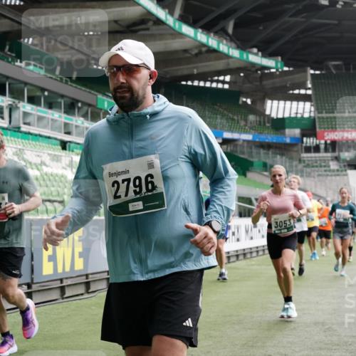 05.10.2025 - 20. swb-Marathon Bremen Michael Burmester http://msf.ph/oto/9329930 05.10.2025 13:01:46 Laufen im Stadion 58, 152, 335, 428, 440, 488, 493, 546, 672, 772, 979, 1030, 1082, 1238, 1256, 1348, 1361, 1452, 1732, 1759, 1856, 1893, 1899, 1933, 1996, 2096, 2102, 2143, 2235, 2245, 2306, 2433, 2555, 2565, 2712, 2796, 2910, 2912, 2918, 2991, 2995, 3053, 3206, 3208, 3209, 3387, 3525, 3526, 3662, 3663, 3673, 3877, 4017, 4018, 4086, 4128, 4329, 4364, 4409, 4444, 4618, 4705, 4882, 4947, 4980, 5048, 5080, 5150, 5309, 5414, 5557, 5570, 5580, 5727, 5731, 5752, 5934, 5985, 6082, 6157 meine-sportfotos.de