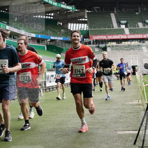 05.10.2025 - 20. swb-Marathon Bremen Michael Burmester http://msf.ph/oto/9329937 05.10.2025 12:59:47 Laufen im Stadion 27, 99, 226, 627, 807, 860, 954, 978, 1043, 1516, 1525, 1548, 1598, 1711, 1843, 1854, 2609, 2663, 2782, 2866, 2941, 2945, 3086, 3087, 3104, 3169, 3230, 3592, 3747, 3783, 3888, 4181, 4220, 4380, 4395, 4486, 4536, 4824, 4827, 5493, 5510, 6030, 6126, 6374, 6439, 6536, 6674, 6881, 7201, 7262, 7295, 7307, 7398, 7421, 7467, 7511, 7537, 7598, 7679, 7906, 7929, 8097, 8214, 8258, 8372, 8485, 8699, 8981, 9072, 10526, 219, 586, 667, 1229, 1843 meine-sportfotos.de