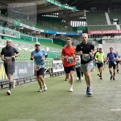 05.10.2025 - 20. swb-Marathon Bremen Michael Burmester http://msf.ph/oto/9329953 05.10.2025 12:59:49 Laufen im Stadion 27, 99, 226, 627, 807, 860, 954, 978, 1043, 1516, 1525, 1548, 1598, 1711, 1854, 2609, 2663, 2782, 2866, 2941, 2945, 3086, 3087, 3104, 3169, 3177, 3230, 3549, 3592, 3747, 3783, 3888, 4181, 4220, 4380, 4395, 4486, 4536, 4824, 4827, 5493, 5510, 5627, 6030, 6126, 6208, 6374, 6439, 6536, 6674, 6881, 7201, 7262, 7295, 7307, 7398, 7421, 7467, 7511, 7537, 7598, 7679, 7906, 7929, 8097, 8214, 8258, 8372, 8485, 8699, 8981, 9072, 10526, 219, 586, 667, 1229, 1843 meine-sportfotos.de