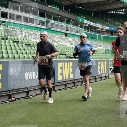 05.10.2025 - 20. swb-Marathon Bremen Michael Burmester http://msf.ph/oto/9329961 05.10.2025 12:59:50 Laufen im Stadion 27, 99, 226, 271, 627, 807, 860, 954, 978, 1043, 1516, 1525, 1548, 1598, 1711, 1854, 2609, 2663, 2782, 2866, 2945, 3086, 3087, 3104, 3169, 3177, 3230, 3549, 3592, 3747, 3783, 3888, 4046, 4181, 4220, 4380, 4395, 4486, 4536, 4824, 4827, 5493, 5510, 5627, 6030, 6126, 6208, 6374, 6439, 6536, 6674, 6881, 7201, 7262, 7295, 7307, 7398, 7421, 7467, 7511, 7537, 7598, 7679, 7906, 7929, 8097, 8214, 8258, 8372, 8485, 8699, 8981, 9072, 10526, 219, 586, 667, 1229, 1843 meine-sportfotos.de