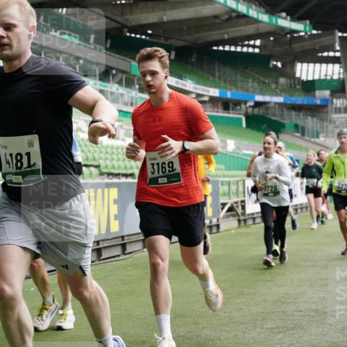 05.10.2025 - 20. swb-Marathon Bremen Michael Burmester http://msf.ph/oto/9329965 05.10.2025 12:59:51 Laufen im Stadion 27, 99, 226, 271, 627, 807, 860, 954, 978, 1043, 1516, 1525, 1548, 1598, 1711, 1806, 2609, 2663, 2782, 2866, 2945, 3086, 3087, 3104, 3169, 3177, 3230, 3549, 3592, 3747, 3783, 3888, 4046, 4181, 4220, 4380, 4395, 4486, 4536, 4592, 4824, 5493, 5510, 5627, 6030, 6126, 6208, 6374, 6389, 6439, 6536, 6636, 6674, 6881, 7201, 7262, 7295, 7307, 7398, 7421, 7467, 7511, 7537, 7598, 7679, 7906, 7929, 8097, 8214, 8258, 8372, 8485, 8699, 8981, 9072, 10526, 219, 586, 667, 1843 meine-sportfotos.de