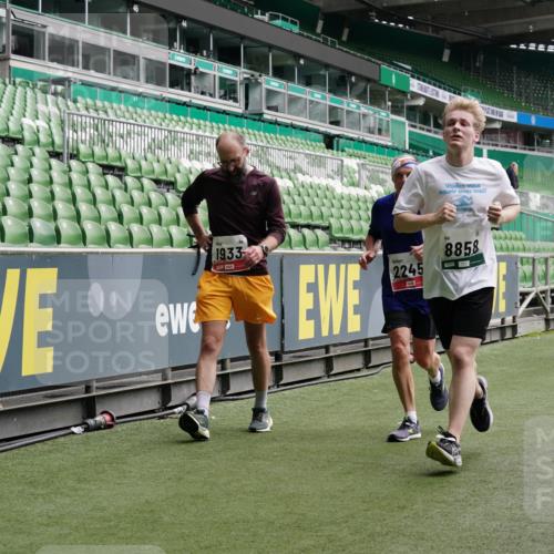 05.10.2025 - 20. swb-Marathon Bremen Michael Burmester http://msf.ph/oto/9329967 05.10.2025 13:01:49 Laufen im Stadion 152, 335, 428, 440, 488, 493, 546, 672, 772, 979, 1030, 1082, 1238, 1256, 1348, 1361, 1452, 1732, 1744, 1759, 1856, 1893, 1899, 1924, 1933, 1996, 2096, 2102, 2143, 2235, 2245, 2306, 2433, 2555, 2565, 2796, 2910, 2912, 2918, 2991, 2995, 3053, 3206, 3208, 3387, 3525, 3526, 3662, 3663, 3673, 3877, 3926, 4017, 4018, 4086, 4329, 4364, 4409, 4444, 4564, 4618, 4705, 4882, 4947, 4980, 5080, 5150, 5309, 5557, 5570, 5580, 5731, 5752, 5934, 5985, 6082, 6157, 58, 440 meine-sportfotos.de