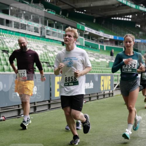 05.10.2025 - 20. swb-Marathon Bremen Michael Burmester http://msf.ph/oto/9329971 05.10.2025 13:01:50 Laufen im Stadion 152, 335, 428, 488, 493, 546, 672, 772, 979, 1030, 1082, 1256, 1348, 1361, 1452, 1732, 1744, 1759, 1856, 1893, 1899, 1924, 1933, 1996, 2096, 2102, 2143, 2235, 2245, 2306, 2433, 2555, 2565, 2796, 2910, 2912, 2918, 2991, 2995, 3053, 3206, 3208, 3387, 3525, 3526, 3662, 3663, 3673, 3877, 3926, 3930, 4017, 4018, 4086, 4329, 4364, 4409, 4444, 4564, 4618, 4705, 4882, 4947, 4980, 5080, 5150, 5309, 5557, 5570, 5580, 5731, 5752, 5893, 5934, 5985, 6082, 6157, 58, 440 meine-sportfotos.de