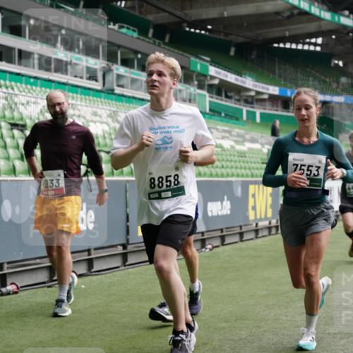 05.10.2025 - 20. swb-Marathon Bremen Michael Burmester http://msf.ph/oto/9329975 05.10.2025 13:01:50 Laufen im Stadion 152, 335, 428, 488, 493, 546, 672, 772, 979, 1030, 1082, 1256, 1348, 1361, 1452, 1732, 1744, 1759, 1856, 1893, 1899, 1924, 1933, 1996, 2096, 2102, 2143, 2235, 2245, 2306, 2433, 2555, 2565, 2796, 2910, 2912, 2918, 2991, 2995, 3053, 3206, 3208, 3387, 3525, 3526, 3662, 3663, 3673, 3877, 3926, 3930, 4017, 4018, 4086, 4329, 4364, 4409, 4444, 4564, 4618, 4705, 4882, 4947, 4980, 5080, 5150, 5309, 5557, 5570, 5580, 5731, 5752, 5893, 5934, 5985, 6082, 6157, 58, 440 meine-sportfotos.de