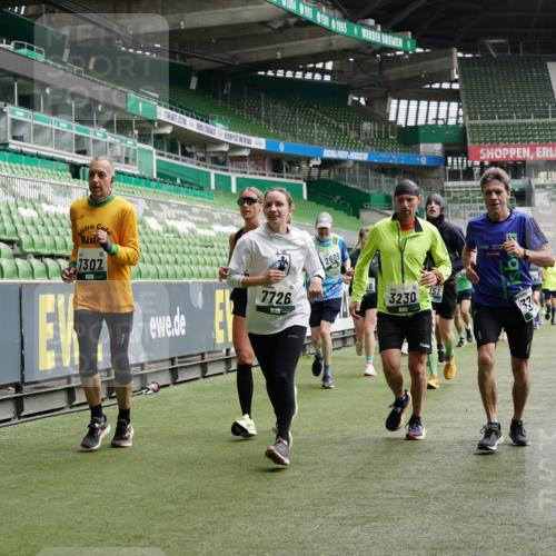 05.10.2025 - 20. swb-Marathon Bremen Michael Burmester http://msf.ph/oto/9329977 05.10.2025 12:59:52 Laufen im Stadion 27, 99, 226, 271, 627, 807, 860, 954, 978, 1043, 1516, 1525, 1548, 1598, 1711, 1806, 2609, 2663, 2782, 2866, 2945, 3086, 3087, 3104, 3169, 3177, 3230, 3549, 3592, 3747, 3783, 3888, 4046, 4181, 4220, 4380, 4395, 4486, 4536, 4592, 4824, 5493, 5510, 5627, 6030, 6126, 6208, 6374, 6389, 6439, 6536, 6636, 6674, 6881, 7201, 7262, 7295, 7307, 7398, 7421, 7467, 7511, 7537, 7598, 7679, 7906, 7929, 8097, 8258, 8372, 8485, 8699, 8981, 9072, 10526, 219, 667, 1843 meine-sportfotos.de