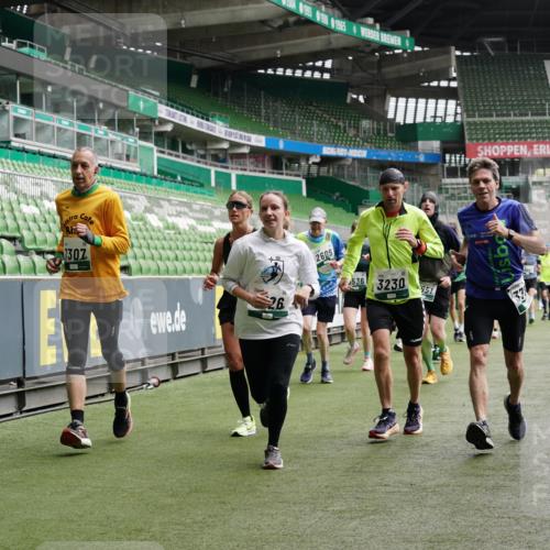 05.10.2025 - 20. swb-Marathon Bremen Michael Burmester http://msf.ph/oto/9329981 05.10.2025 12:59:52 Laufen im Stadion 27, 99, 226, 271, 627, 807, 860, 954, 978, 1043, 1516, 1525, 1548, 1598, 1711, 1806, 2609, 2663, 2782, 2866, 2945, 3086, 3087, 3104, 3169, 3177, 3230, 3549, 3592, 3747, 3783, 3888, 4046, 4181, 4220, 4380, 4395, 4486, 4536, 4592, 4824, 5493, 5510, 5627, 6030, 6126, 6208, 6374, 6389, 6439, 6536, 6636, 6674, 6881, 7201, 7262, 7295, 7307, 7398, 7421, 7467, 7511, 7537, 7598, 7679, 7906, 7929, 8097, 8258, 8372, 8485, 8699, 8981, 9072, 10526, 219, 667, 1843 meine-sportfotos.de