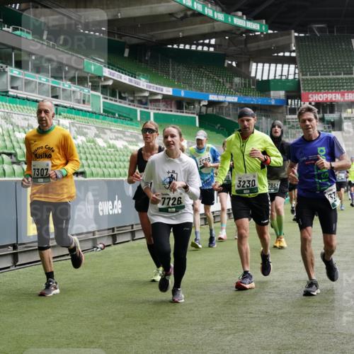 05.10.2025 - 20. swb-Marathon Bremen Michael Burmester http://msf.ph/oto/9329985 05.10.2025 12:59:52 Laufen im Stadion 27, 99, 226, 271, 627, 807, 860, 954, 978, 1043, 1516, 1525, 1548, 1598, 1711, 1806, 2609, 2663, 2782, 2866, 2945, 3086, 3087, 3104, 3169, 3177, 3230, 3549, 3592, 3747, 3783, 3888, 4046, 4181, 4220, 4380, 4395, 4486, 4536, 4592, 4824, 5493, 5510, 5627, 6030, 6126, 6208, 6374, 6389, 6439, 6536, 6636, 6674, 6881, 7201, 7262, 7295, 7307, 7398, 7421, 7467, 7511, 7537, 7598, 7679, 7906, 7929, 8097, 8258, 8372, 8485, 8699, 8981, 9072, 10526, 219, 667, 1843 meine-sportfotos.de