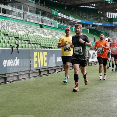 05.10.2025 - 20. swb-Marathon Bremen Michael Burmester http://msf.ph/oto/9329987 05.10.2025 13:01:51 Laufen im Stadion 152, 335, 428, 488, 493, 546, 672, 772, 979, 1030, 1082, 1256, 1348, 1361, 1452, 1732, 1744, 1759, 1856, 1893, 1899, 1924, 1933, 1996, 2096, 2102, 2143, 2235, 2245, 2306, 2433, 2555, 2565, 2796, 2910, 2912, 2918, 2991, 2995, 3053, 3206, 3208, 3387, 3525, 3526, 3662, 3663, 3673, 3877, 3926, 3930, 4017, 4018, 4086, 4329, 4364, 4409, 4444, 4564, 4618, 4705, 4882, 4947, 4980, 5080, 5150, 5309, 5557, 5570, 5580, 5731, 5893, 5934, 5985, 6082, 6157, 58, 440 meine-sportfotos.de
