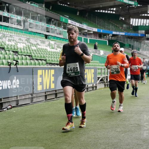05.10.2025 - 20. swb-Marathon Bremen Michael Burmester http://msf.ph/oto/9329994 05.10.2025 13:01:52 Laufen im Stadion 152, 335, 428, 488, 493, 546, 672, 772, 979, 1030, 1082, 1256, 1348, 1361, 1452, 1732, 1744, 1759, 1856, 1893, 1899, 1924, 1933, 1996, 2096, 2102, 2143, 2235, 2245, 2306, 2433, 2555, 2565, 2796, 2910, 2912, 2918, 2991, 2995, 3053, 3206, 3208, 3387, 3525, 3526, 3662, 3663, 3673, 3877, 3926, 3930, 4017, 4018, 4086, 4329, 4364, 4409, 4444, 4564, 4618, 4705, 4882, 4947, 4980, 5150, 5309, 5557, 5570, 5580, 5731, 5893, 5934, 5985, 6082, 6157, 58, 440 meine-sportfotos.de
