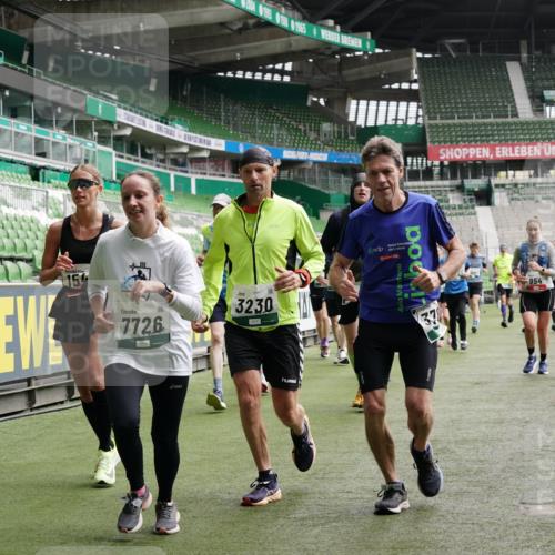 05.10.2025 - 20. swb-Marathon Bremen Michael Burmester http://msf.ph/oto/9329997 05.10.2025 12:59:53 Laufen im Stadion 27, 99, 226, 271, 491, 627, 807, 860, 954, 978, 1043, 1516, 1525, 1548, 1598, 1606, 1711, 1806, 2609, 2663, 2782, 2866, 2945, 3086, 3087, 3104, 3169, 3177, 3230, 3549, 3592, 3747, 3783, 3888, 4046, 4181, 4220, 4380, 4395, 4486, 4536, 4592, 4824, 5493, 5510, 5627, 6030, 6126, 6208, 6374, 6389, 6439, 6536, 6636, 6674, 6881, 7201, 7262, 7295, 7307, 7398, 7421, 7467, 7511, 7537, 7598, 7679, 7906, 7929, 8097, 8258, 8372, 8485, 8699, 8981, 9072, 10526, 219, 667, 1843 meine-sportfotos.de