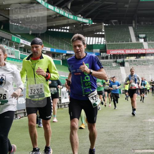 05.10.2025 - 20. swb-Marathon Bremen Michael Burmester http://msf.ph/oto/9330000 05.10.2025 12:59:53 Laufen im Stadion 27, 99, 226, 271, 491, 627, 807, 860, 954, 978, 1043, 1516, 1525, 1548, 1598, 1606, 1711, 1806, 2609, 2663, 2782, 2866, 2945, 3086, 3087, 3104, 3169, 3177, 3230, 3549, 3592, 3747, 3783, 3888, 4046, 4181, 4220, 4380, 4395, 4486, 4536, 4592, 4824, 5493, 5510, 5627, 6030, 6126, 6208, 6374, 6389, 6439, 6536, 6636, 6674, 6881, 7201, 7262, 7295, 7307, 7398, 7421, 7467, 7511, 7537, 7598, 7679, 7906, 7929, 8097, 8258, 8372, 8485, 8699, 8981, 9072, 10526, 219, 667, 1843 meine-sportfotos.de