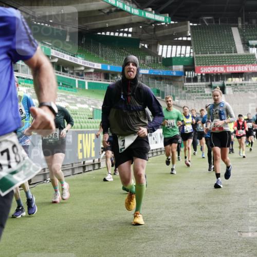 05.10.2025 - 20. swb-Marathon Bremen Michael Burmester http://msf.ph/oto/9330012 05.10.2025 12:59:55 Laufen im Stadion 27, 99, 226, 271, 491, 627, 807, 860, 954, 978, 1043, 1525, 1548, 1598, 1606, 1711, 1806, 2609, 2663, 2782, 2866, 2915, 2945, 3086, 3087, 3104, 3169, 3177, 3230, 3549, 3592, 3747, 3783, 3888, 4046, 4181, 4220, 4380, 4395, 4486, 4536, 4592, 4824, 4879, 5493, 5510, 5627, 6030, 6126, 6208, 6389, 6439, 6536, 6636, 6674, 6762, 6881, 7201, 7295, 7307, 7398, 7421, 7467, 7511, 7537, 7598, 7679, 7906, 7929, 8097, 8258, 8372, 8485, 8699, 8981, 9072, 10526, 219, 667, 1516, 1843 meine-sportfotos.de