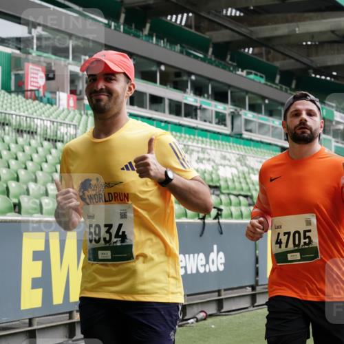 05.10.2025 - 20. swb-Marathon Bremen Michael Burmester http://msf.ph/oto/9330015 05.10.2025 13:01:54 Laufen im Stadion 152, 335, 428, 488, 493, 546, 672, 772, 979, 1030, 1256, 1348, 1361, 1452, 1732, 1744, 1759, 1856, 1893, 1899, 1924, 1933, 1996, 2096, 2102, 2143, 2235, 2245, 2272, 2306, 2433, 2555, 2565, 2796, 2910, 2912, 2918, 2991, 2995, 3053, 3206, 3208, 3387, 3525, 3526, 3662, 3663, 3673, 3861, 3877, 3926, 3930, 4017, 4018, 4086, 4329, 4364, 4409, 4444, 4564, 4618, 4705, 4882, 4947, 4980, 5150, 5309, 5557, 5570, 5580, 5731, 5893, 5934, 5985, 6082, 6157, 6328, 58, 440 meine-sportfotos.de