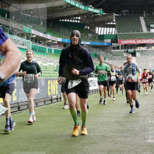 05.10.2025 - 20. swb-Marathon Bremen Michael Burmester http://msf.ph/oto/9330016 05.10.2025 12:59:55 Laufen im Stadion 27, 99, 226, 271, 491, 627, 807, 860, 954, 978, 1043, 1525, 1548, 1598, 1606, 1711, 1806, 2609, 2663, 2782, 2866, 2915, 2945, 3086, 3087, 3104, 3169, 3177, 3230, 3549, 3592, 3747, 3783, 3888, 4046, 4181, 4220, 4380, 4395, 4486, 4536, 4592, 4824, 4879, 5493, 5510, 5627, 6030, 6126, 6208, 6389, 6439, 6536, 6636, 6674, 6762, 6881, 7201, 7295, 7307, 7398, 7421, 7467, 7511, 7537, 7598, 7679, 7906, 7929, 8097, 8258, 8372, 8485, 8699, 8981, 9072, 10526, 219, 667, 1516, 1843 meine-sportfotos.de